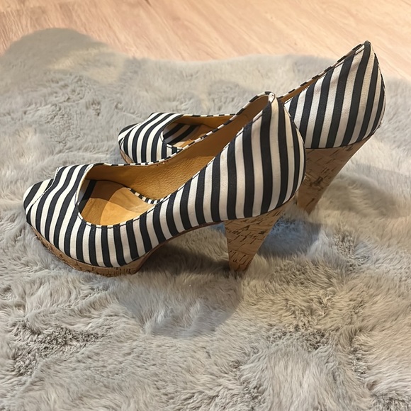 MICHAEL KORS HEELS!! - Picture 5 of 5